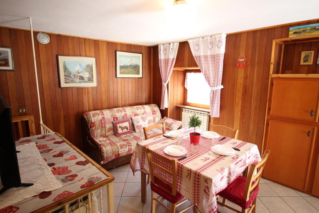 Lo Stambecco Holiday Apartment - Affitti Brevi Italia Brusson Esterno foto