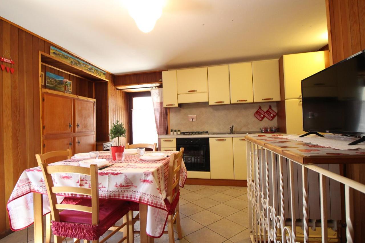 Lo Stambecco Holiday Apartment - Affitti Brevi Italia Brusson Esterno foto