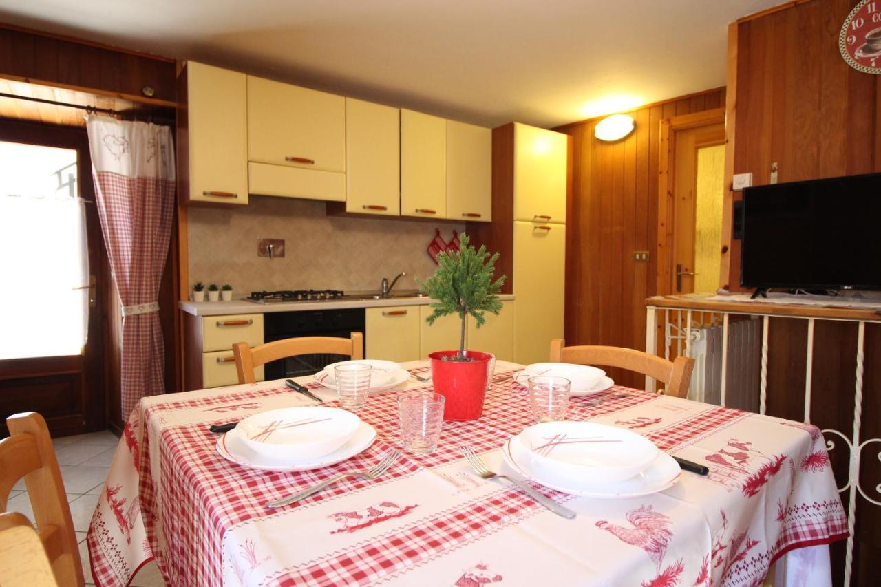 Lo Stambecco Holiday Apartment - Affitti Brevi Italia Brusson Esterno foto
